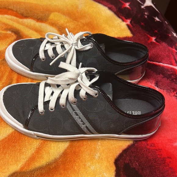 Coach - Picture 3 of 10